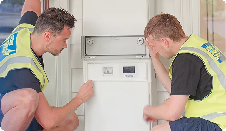 AC vs DC Solar Battery: What's the Difference & Which One's Right for You?